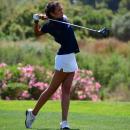 La jugadora del Club Cayetana Fernández golpea una bola. Foto: RFEGOLF