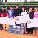 Campeones y finalistas posan con Tati Rascón 