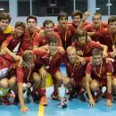 Los jugadores de la selección española celebrando el título europeo. Álvaro Portugal, Ignacio Abajo y Borja Lacalle en el centro de la fila de pie