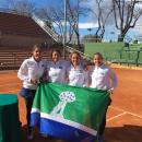 Alejandra Vilariño, María José Serrano, Chus Lara y Ruth Chinarro tras recoger el trofeo de subcampeón