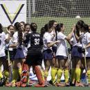 Las jugadoras del Club de Campo se animan antes del partido. Foto: Ignacio Monsalve