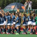 Las jugadoras del Club se animan antes del comienzo del partido. Foto: Stefan Deems