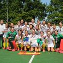 Jugadoras y cuerpo técnico con las medallas de bronce. Foto: Stefan Deems