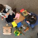 Dos niñas en el Taller Refugios ¿qué es la arquitectura?