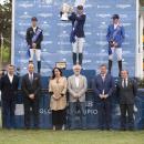 Martin Fuchs levanta el trofeo de vencedor del Gran Premio de Madrid. Foto: Ángel Yuste