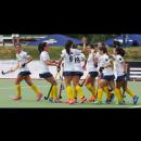 Bea Pérez, Marta Zorita, Amparo Gil, Belén Iglesias, Rocío Gutiérrez, María López, Alicia Magaz y Carmen Cano celebran un gol (Foto: Ignacio Monsalve)
